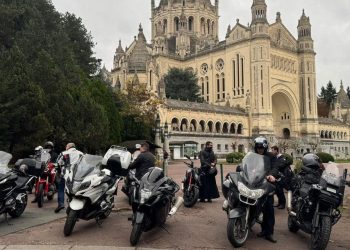 Les reliques de Sainte-Thérèse de Lisieux escortées par des motards jusqu’à Paris pour le congrès Mission