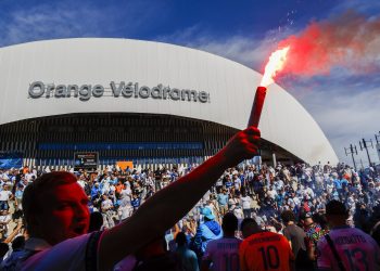 Un homme activement recherché par la police pour avoir fait l’amour dans les toilettes du Stade Vélodrome !