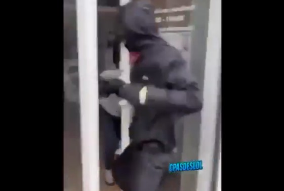 VIDEO CHOC – Un homme jette une grenade dans un institut de beauté à Grenoble et diffuse la vidéo !